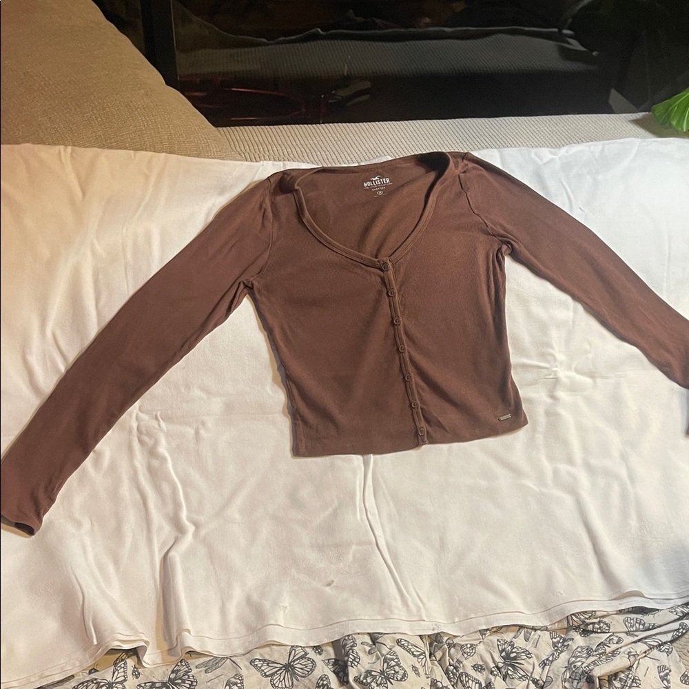 Brown Long Sleeve Button-Up Top. HOLLISTER BRAND